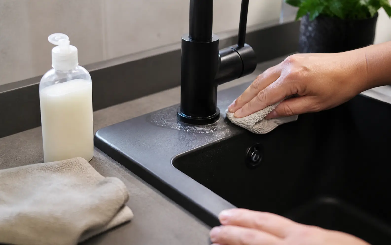 Granite composite sink water spot prevention