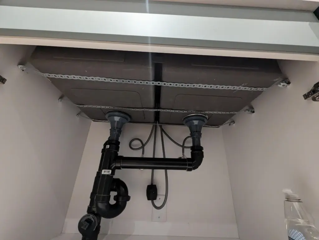 harness or strap system for installing an undermount sink