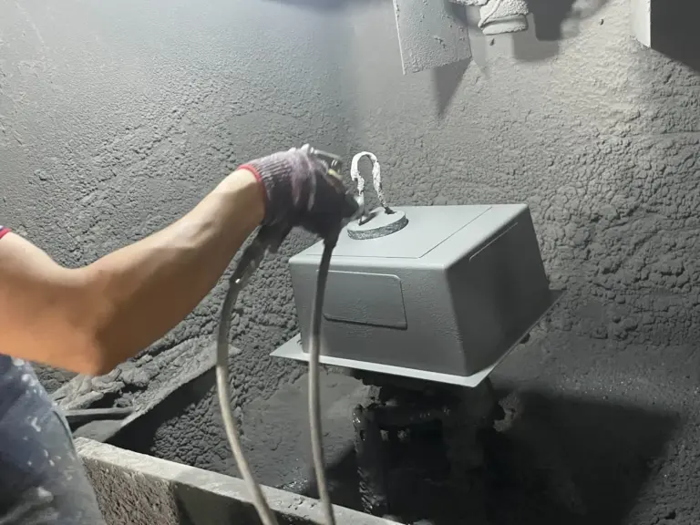 Why Does a Thick Stainless Steel Sink Still Sound Hollow?